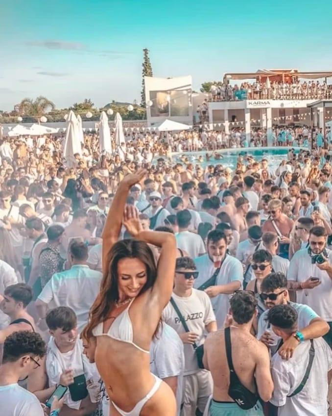 Zante Party Vibes — Karma Beach Club, der Laganas-Strip & Bootspartys im Sonnenuntergang